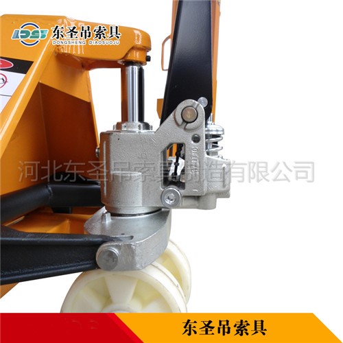 地牛搬運(yùn)叉車(chē)--河北東圣吊索具制造有限公司--手動(dòng)叉車(chē)|液壓堆高車(chē)|小型攪拌機(jī)|石材夾具 地牛搬運(yùn)叉車(chē)--河北東圣吊索具制造有限公司--手動(dòng)叉車(chē)|液壓堆高車(chē)|小型攪拌機(jī)|石材夾具